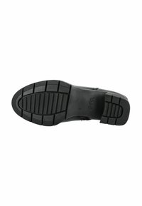 Suola di scarpa nera con gomma testurizzata, caratterizzata da un motivo di battistrada e scanalature angolari per trazione. Tacco robusto e bordi lisci.