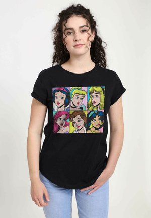 Schwarzes T-Shirt mit einem bunten Grafikdruck von Disney-Prinzessinnen. Runder Ausschnitt, aufgerollte Ärmel, weicher Stoff und acht illustrierte Porträts.