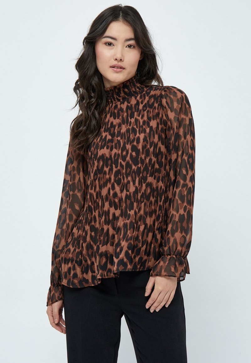 Blouse Shirt with Leo Print