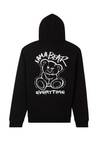 Czarna bluza z kapturem z dużą białą grafiką przedstawiającą niedźwiedzia oraz napisem "JESTEM NIEDŹWIEDZIEM ZAWSZE" nadrukowanym na plecach. Miękka tkanina, luźny krój.