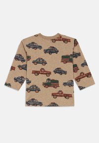 Μπεζ μπλουζάκι με μακριά μανίκια για νήπια, διακοσμημένο με μπλε αστυνομικά αυτοκίνητα, κόκκινες ρυμουλκούμενες και πράσινα οχήματα έκτακτης ανάγκης αποτυπωμένα παντού.