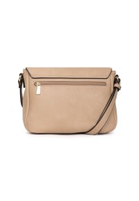 Borsa a tracolla in pelle beige con design piatto, dotata di tasca anteriore con zip e tracolla regolabile. Texture liscia con accenti minimi.