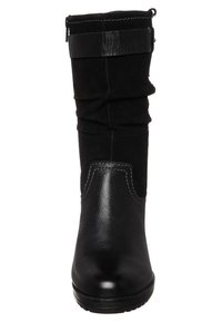 Stivale nero al ginocchio realizzato in pelle e suede, con un design leggermente arricciato, punta rotonda e una fascia decorativa nera nella parte superiore.