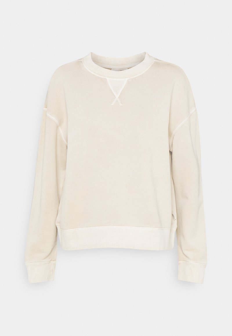 Sweat-shirt beige à col rond avec manches longues, poignets et ourlet côtelés, et un petit détail en V cousu sous le col, présenté sur un fond uni.