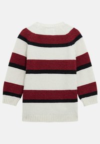 Suéter de punto con rayas horizontales en burdeos, negro y crema. Cuello redondo, mangas largas y dobladillo y puños acanalados. Textura suave.