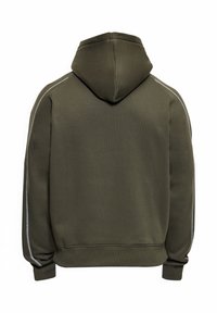 Sweat à capuche vert olive à manches longues avec un liseré contrastant blanc le long des épaules et des bras, vu de dos.