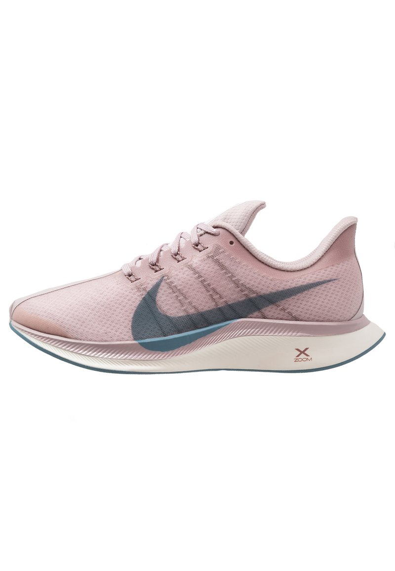 Nike Performance Hardloopschoenen voor op de weg roze