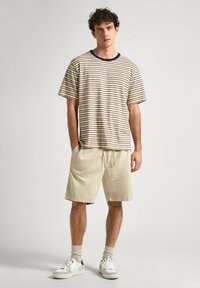 Pepe Jeans Kratke hlače - base beige