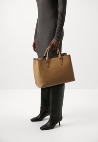 BOSS ALYCE BUSINESS TOTE - Bolso de mano - camel