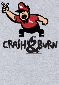 Červená kreslená postava s černým obrysem, nosící čepici, má nataženou ruku, pod níž je nápis "CRASH & BURN" tučným černým písmem na šedém pozadí.