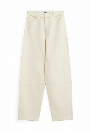 Kreemi värvi laiade jalgadega püksid, mis on valmistatud siledast kangast, kõrge vöökoha, viie tasku ning nupu ja tõmbluku sulgemisega.