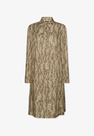 Vestido de estampado animal con un patrón marrón y beige, mangas largas y cuello. La tela tiene una textura suave y fluida.