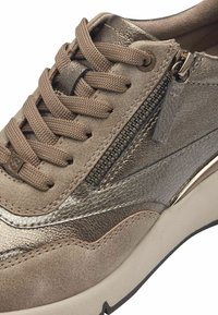 Thumbnail Image 5