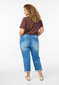 Zizzi Mom Jeans - medium blue denim
