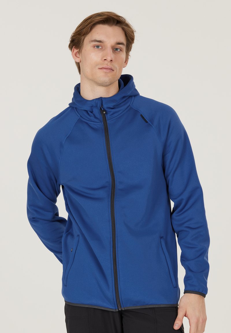 Blå hættejakke med fuld frontlynlås, raglanærmer, sidelommer og et glat, let struktureret stof.