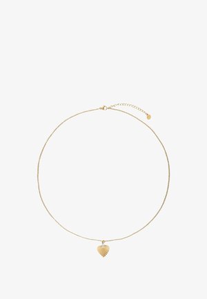 Goudkleurige ketting met een dunne schakel, voorzien van een textuurhart-hanger en een korte verstelbare sluiting met een klein lusje.