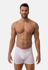 Boxer da uomo bianchi in cotone, con una morbida cintura elastica con logo, una texture liscia e un design aderente e sagomato.