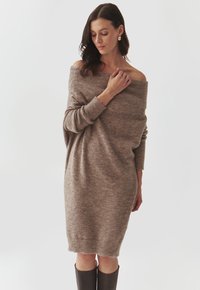 AWATI - Pletené šaty - beige