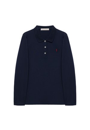 Marineblauw poloshirt met lange mouwen, drie knopen en een klein rood geborduurd logo op de linkerborst.