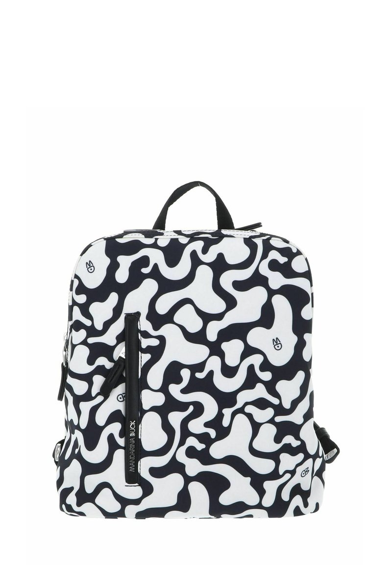Sac à dos avec un motif abstrait noir et blanc, fabriqué en tissu durable, avec une poignée supérieure et une poche zippée à l'avant.