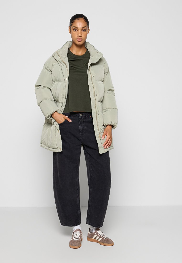 REGULAR FIT
