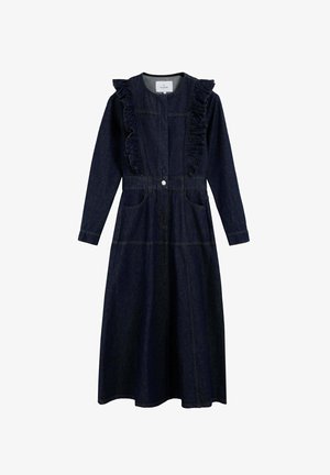 Vestido de mezclilla oscuro con mangas largas, cuello con volantes, cierres de botones y bolsillos. Presenta una cintura ajustada y un diseño de falda fluida.