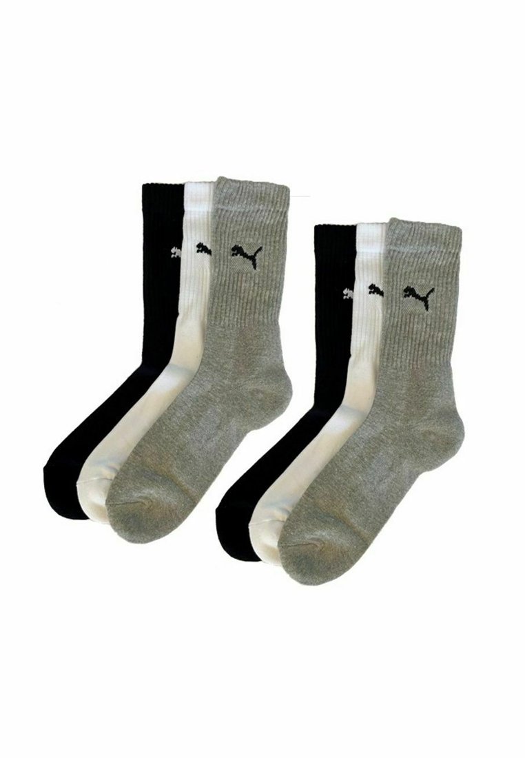 Vier Paare Crew-Socken: zwei schwarze, eine weiße und eine graue. Mit geripptem Design und kontrastierenden Logos. Hergestellt aus einem Mischgewebe für zusätzlichen Komfort.