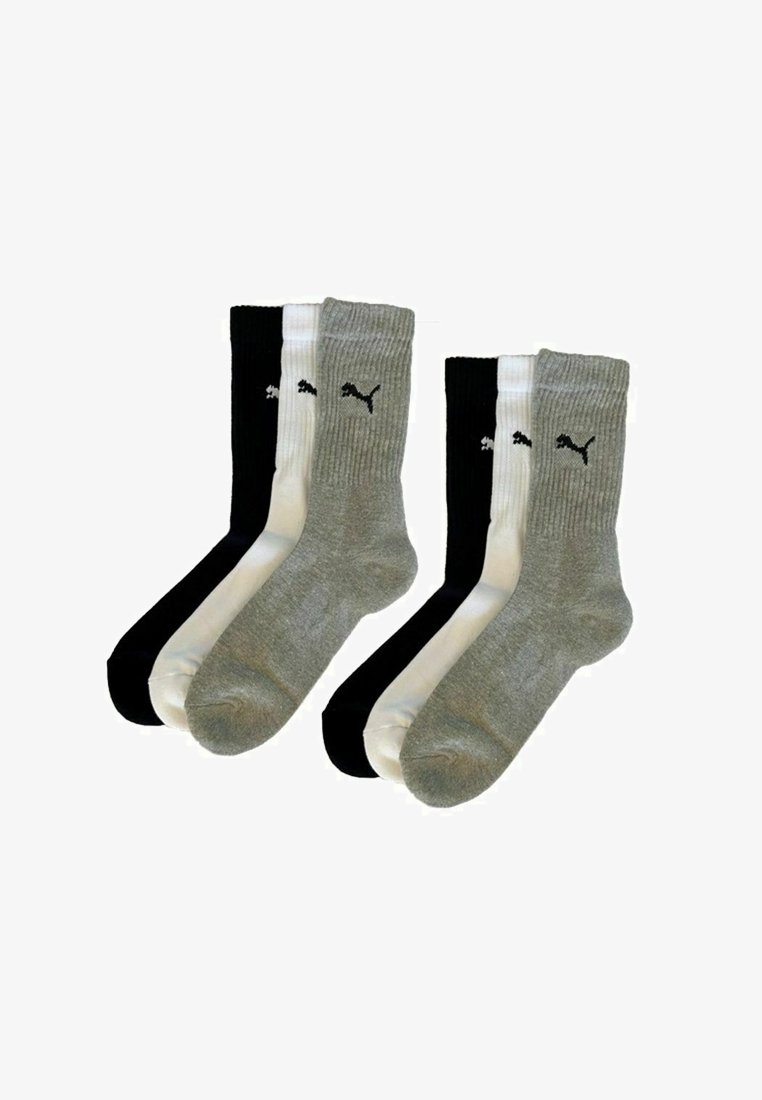Vier Paare Crew-Socken: zwei schwarze, eine weiße und eine graue. Mit geripptem Design und kontrastierenden Logos. Hergestellt aus einem Mischgewebe für zusätzlichen Komfort.