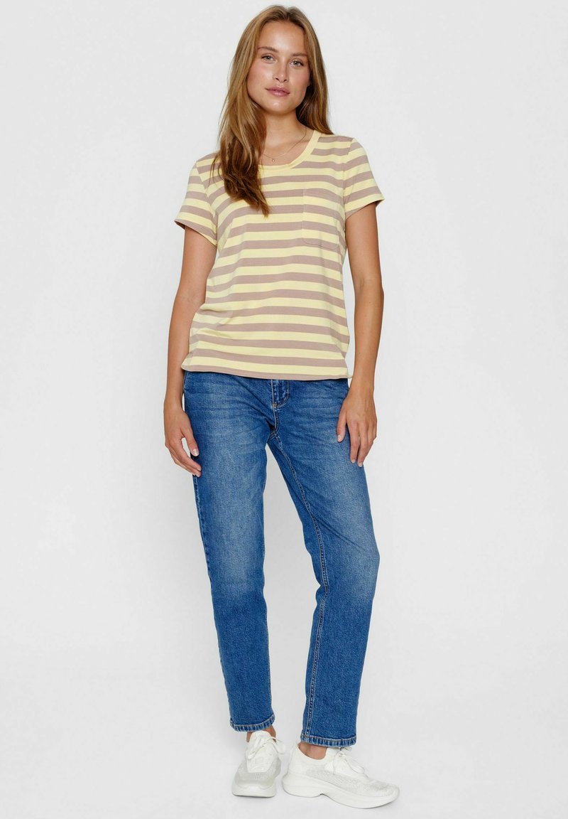 Numph T-shirt print beige