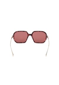 Lunettes de soleil octogonales avec montures en écaille de tortue bordeaux, verres roses et fines branches en métal doré. Texture lisse avec des détails de design modernes.