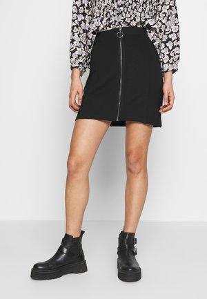 Falda acampanada - black