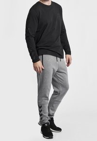 Hummel Longsleeve - black