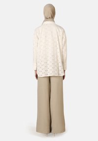 Modanisa REFKA - Overhemdblouse - white