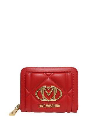 Portafoglio rosso trapuntato in pelle con emblema d'oro "M", zip dorata e finitura testurizzata con forme a diamante.