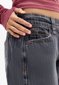 BDG Urban Outfitters KAYLA STRIPE - Brīva piegriezuma džinsi - black