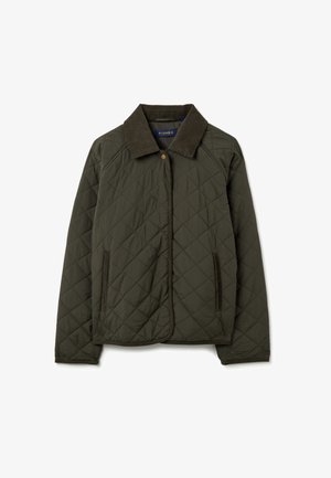 Giacca trapuntata verde scuro con collo in corduroy, chiusura a bottoni e due tasche laterali verticali, posata su uno sfondo bianco.