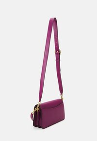 COACH TABBY SHOULDER BAG 26 - Kézitáska - b4/deep plum
