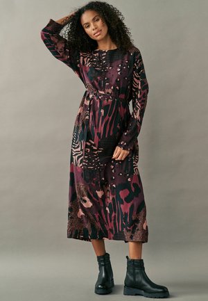 LONG SLEEVE BATWING MIDI  -REGULAR FIT - Vapaa-ajan mekko - berry red