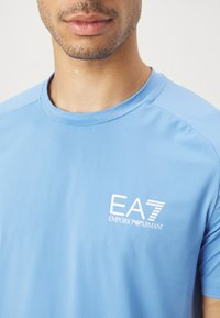 EA7 Emporio Armani Športové tričko - granada sky