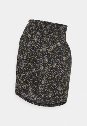 Falda negra con estampado floral, con cintura fruncida, de longitud corta, con patrones dispersos de flores amarillas y moradas sobre una tela ligera.