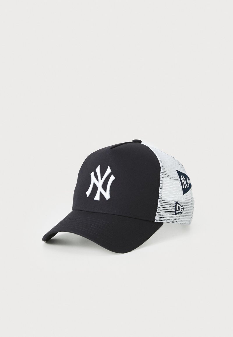 New Era - MULTI PATCH TRUCKER UNISEX - Caps - navy/white, Forstør