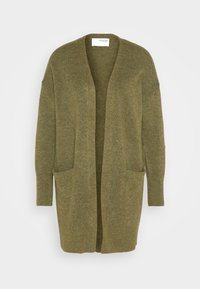 Olivgrön stickad kavaj med öppen front, två framfickor och långa ärmar. Mjuk textur, lös passform och minimal design.