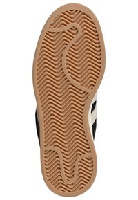 Semelle de chaussure en caoutchouc avec un motif ondulé. Couleur : beige avec des accents foncés. Présente une surface texturée pour la traction et l'adhérence.