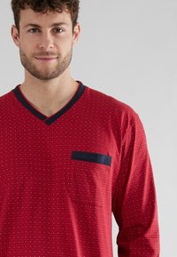 Götzburg ALAN  SET - Nachtwäsche Set - chili pepper