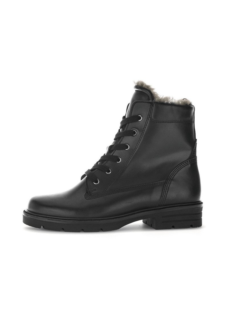 Zwarte leren enkelboots met een gladde textuur, vetersluiting en nep bontvoering bij de kraag. Stevige rubberen zool voor grip.