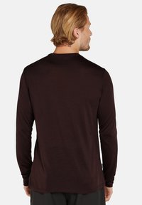 icebreaker LIGHT WEIGHT COOL-LITE SPHERE - Langarmshirt - bittersweet