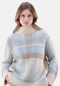Übergroßer Pullover aus weichem Wollmix mit Rollkragen. Mit einem leicht blauen, beigen und grauen Karomuster. Gerippte Bündchen und Saum.