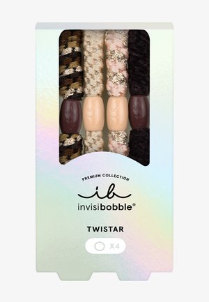 Cuatro coletas elásticas texturizadas en tonos neutros con cuentas decorativas, empaquetadas en una caja irisada etiquetada como Invisibobble Twistar.