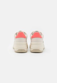 Tommy Jeans RETRO BASKET FLATFORM MIX - Zapatillas - ivory/bleached stone