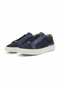 Navy mesh sneakers with suede accents, round toe, and white rubber sole. Features laces and sleek design with contrasting textures.